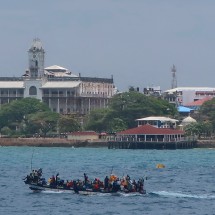 Crowded boat with Sultans Palace